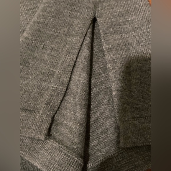 Ladies Size 1X Cathy Daniel’s Gray Top With Rhinestone Added To The  Neckline - Picture 2 of 16